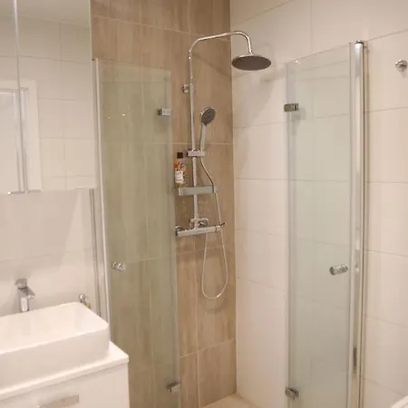 Uroczy Apartament 38 M2 Tychy, Slaskie Ogrody Exterior photo